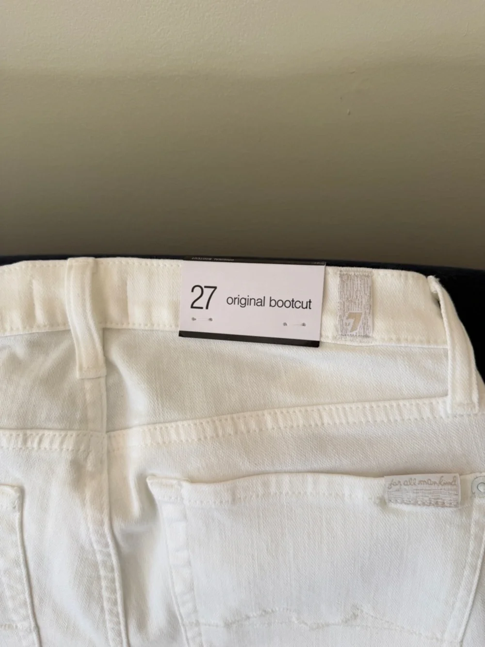 7 For All Mankind White Jeans with Branded Tag - Picture 4 of 5